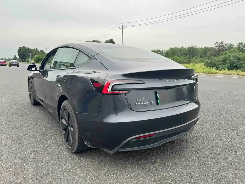 Tesla Model 3 — фото 9