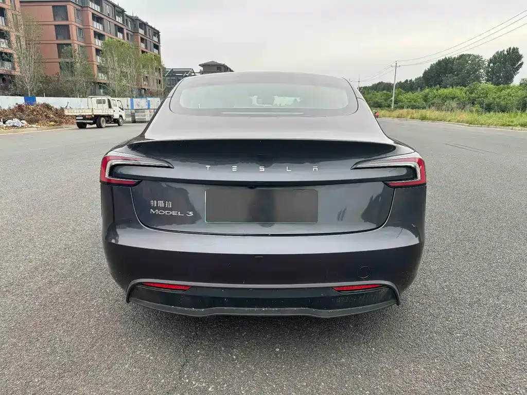 Tesla Model 3 — фото 5