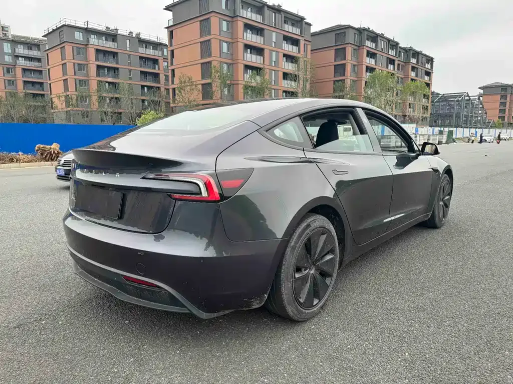 Tesla Model 3 — фото 3