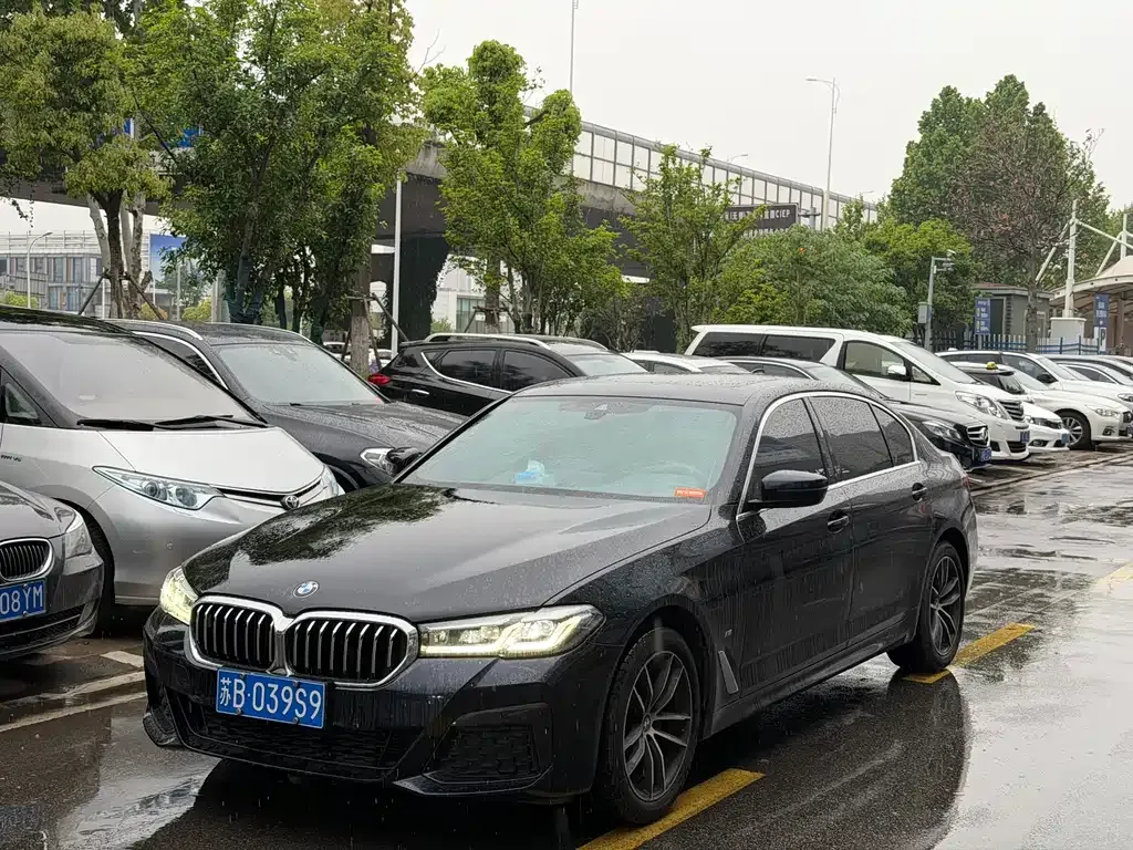 BMW 5 Series — фото 1