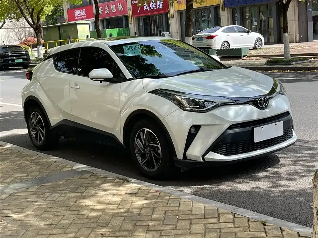 Toyota C-HR — фото 8