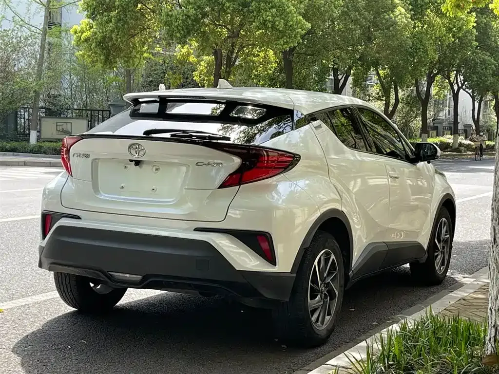 Toyota C-HR — фото 10