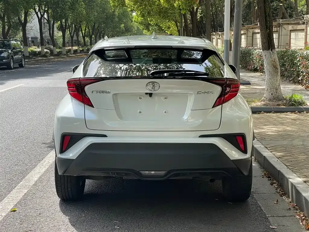 Toyota C-HR — фото 9