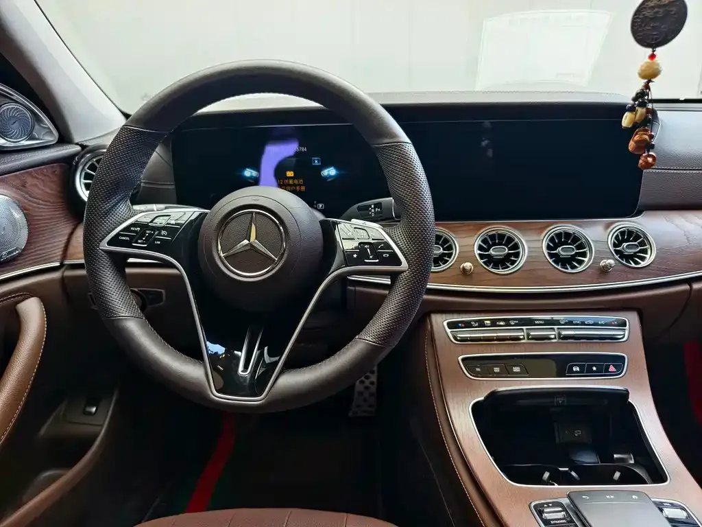 Mercedes-Benz E-Class — фото 10