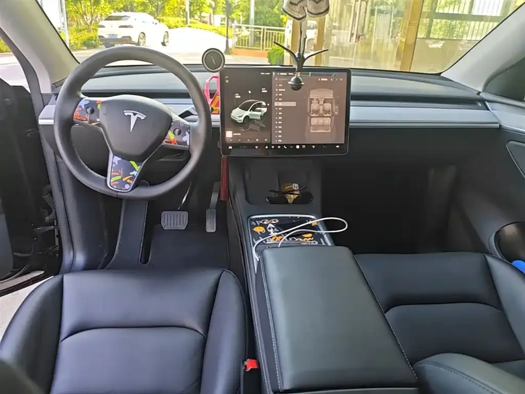 Tesla Model Y — фото 7