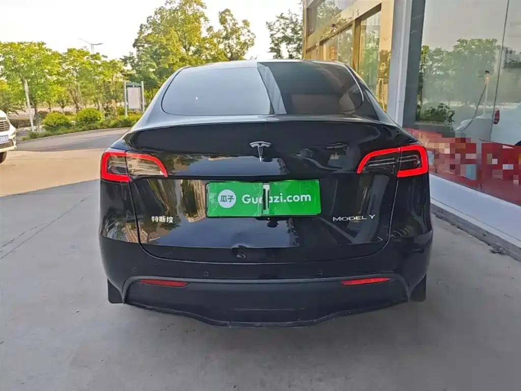 Tesla Model Y — фото 8