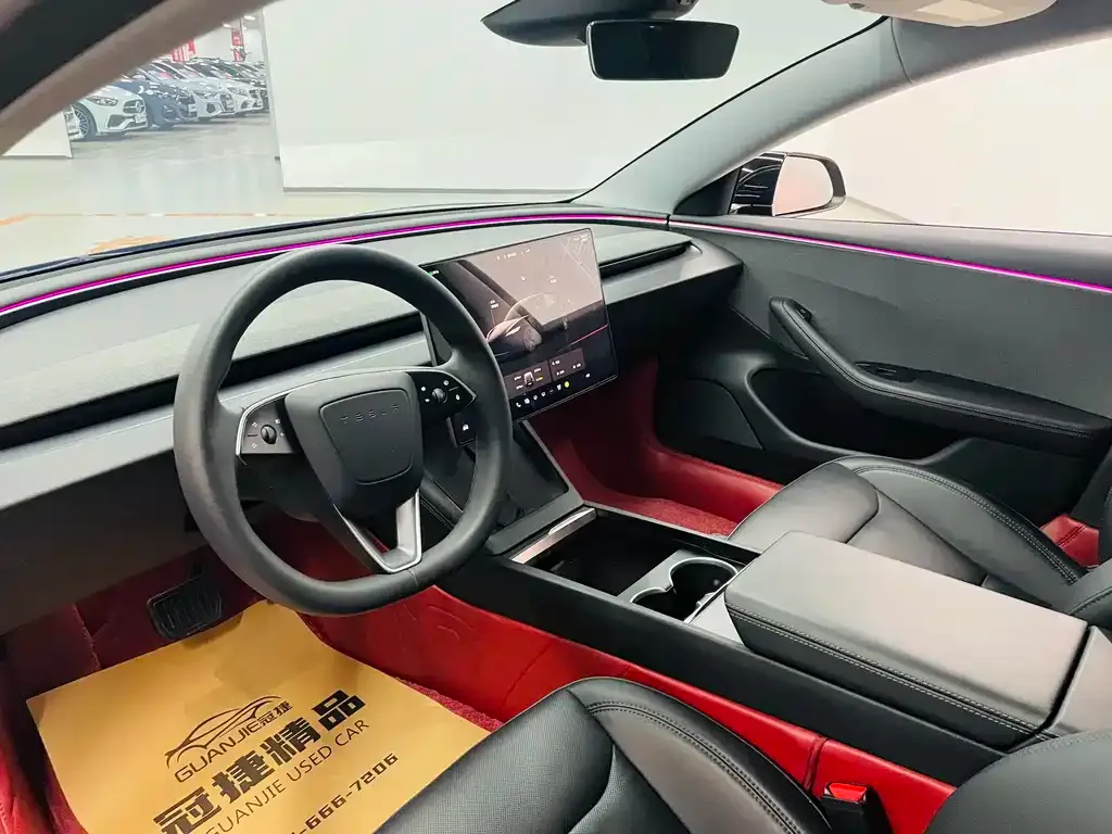 Tesla Model 3 — фото 4