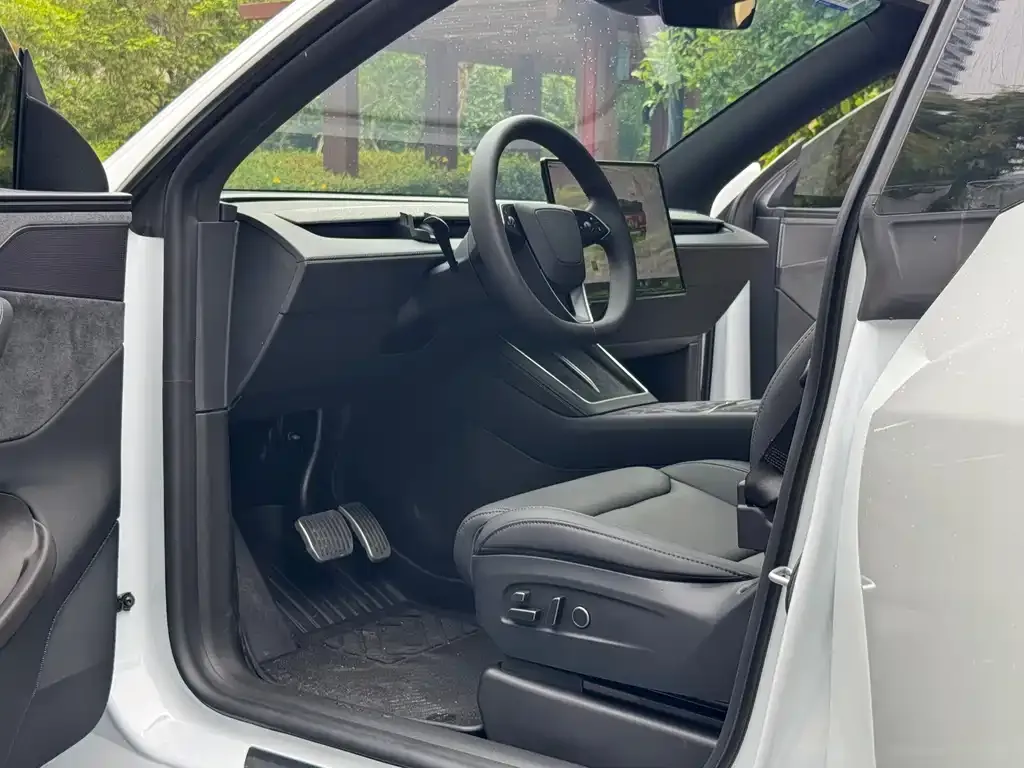 Tesla Model Y L — фото 3