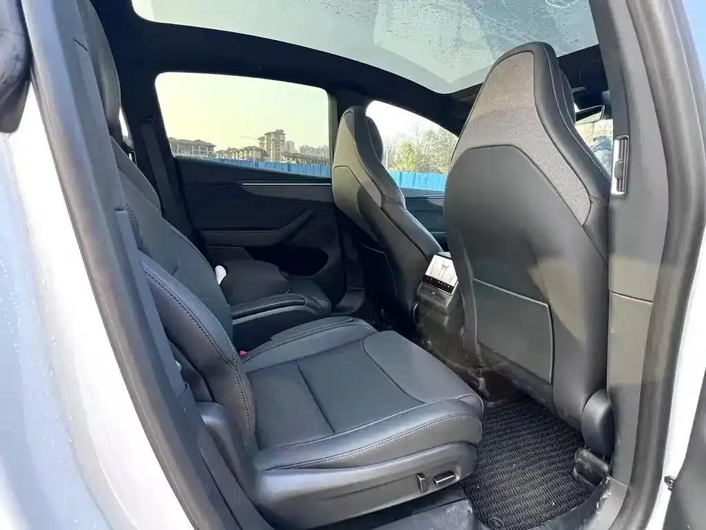 Tesla Model Y L 2025 из CN, фото 3