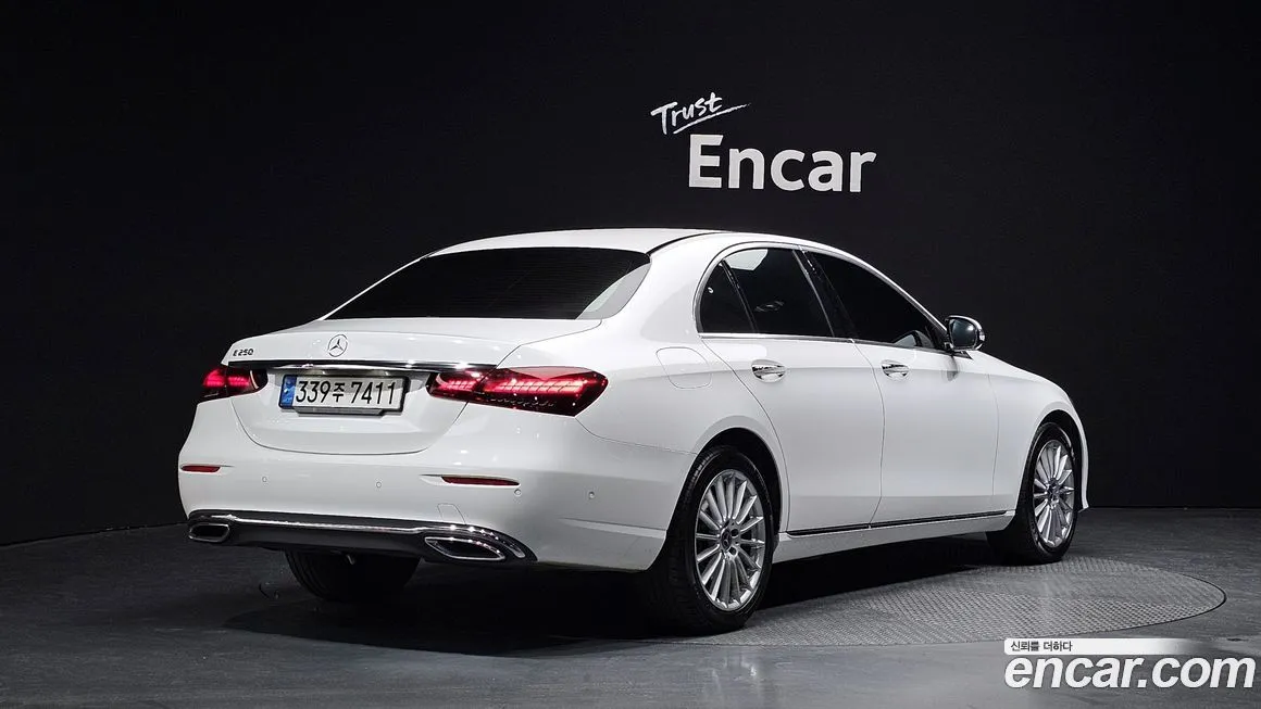 Mercedes-Benz E-Class — фото 5
