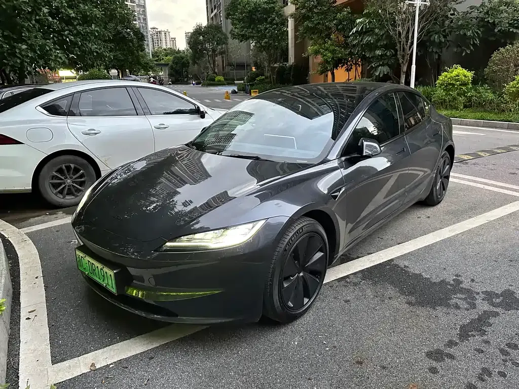 Tesla Model 3 — фото 1
