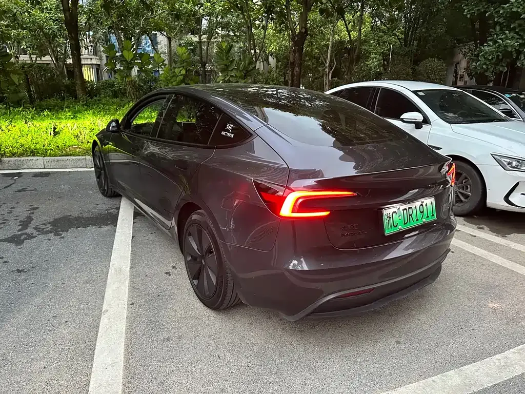 Tesla Model 3 — фото 5