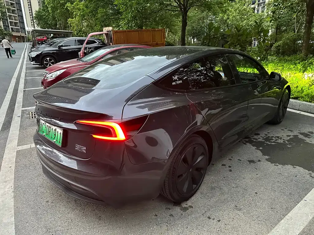 Tesla Model 3 — фото 3