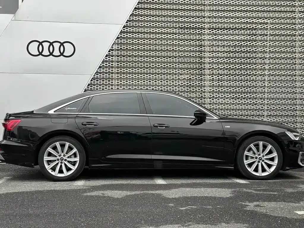Audi A6L — фото 7