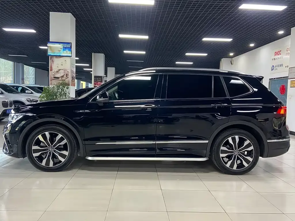 Volkswagen Tiguan L — фото 4