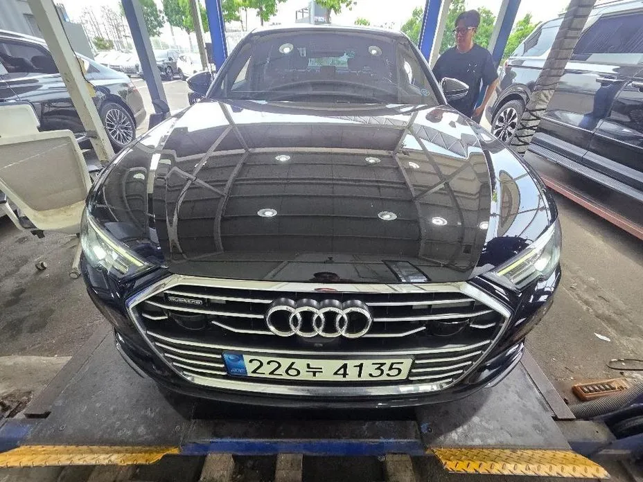Audi A6 — фото 1