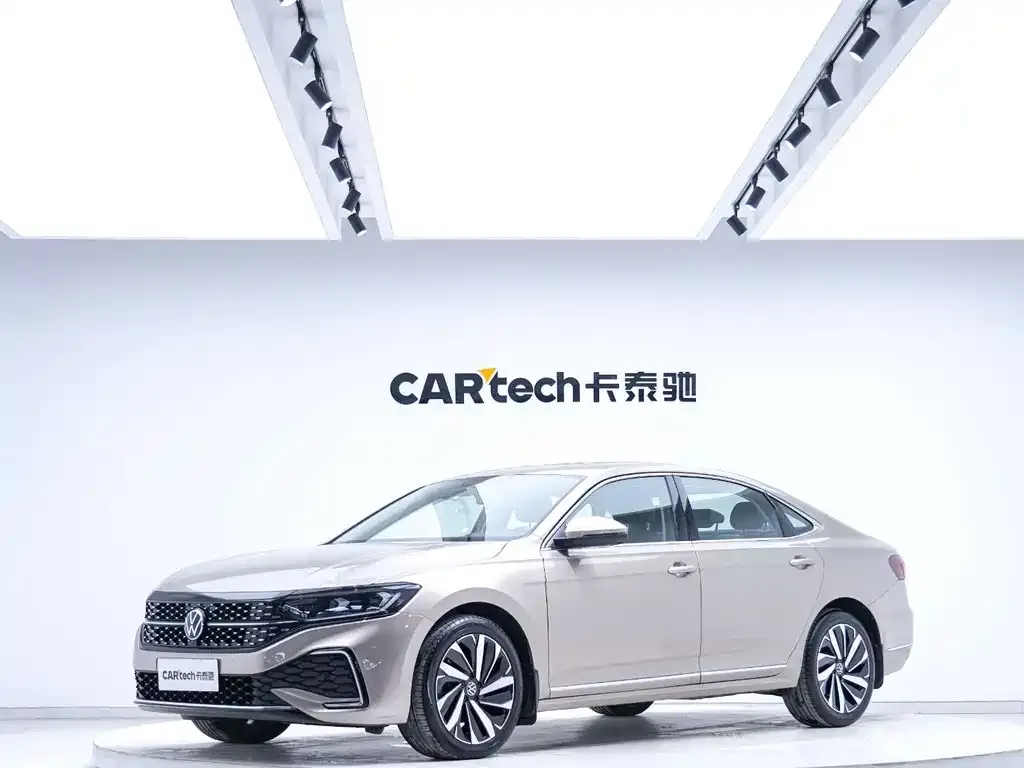 Volkswagen Passat — фото 1