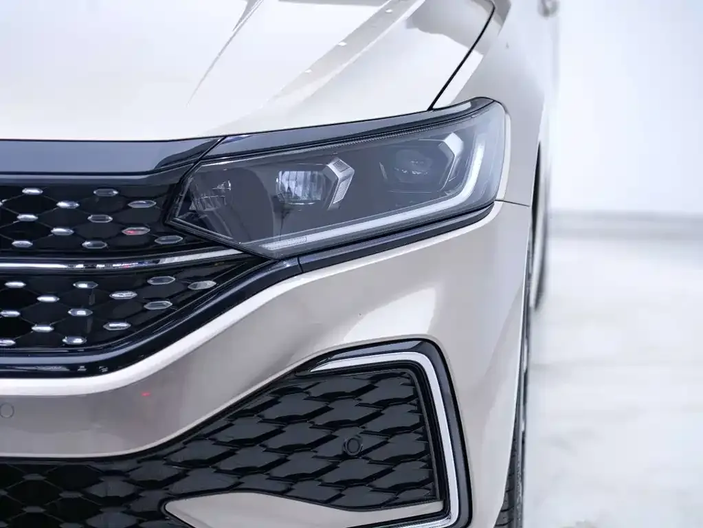 Volkswagen Passat — фото 7