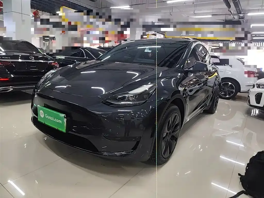 Tesla Model Y — фото 1