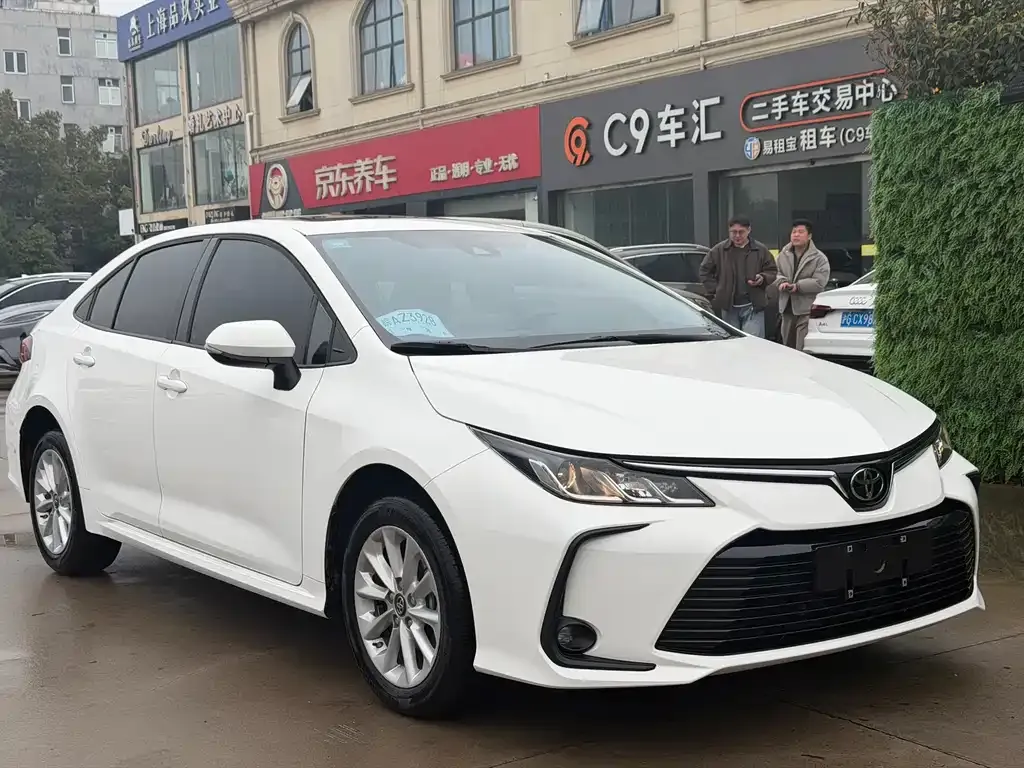 Toyota Corolla — фото 10