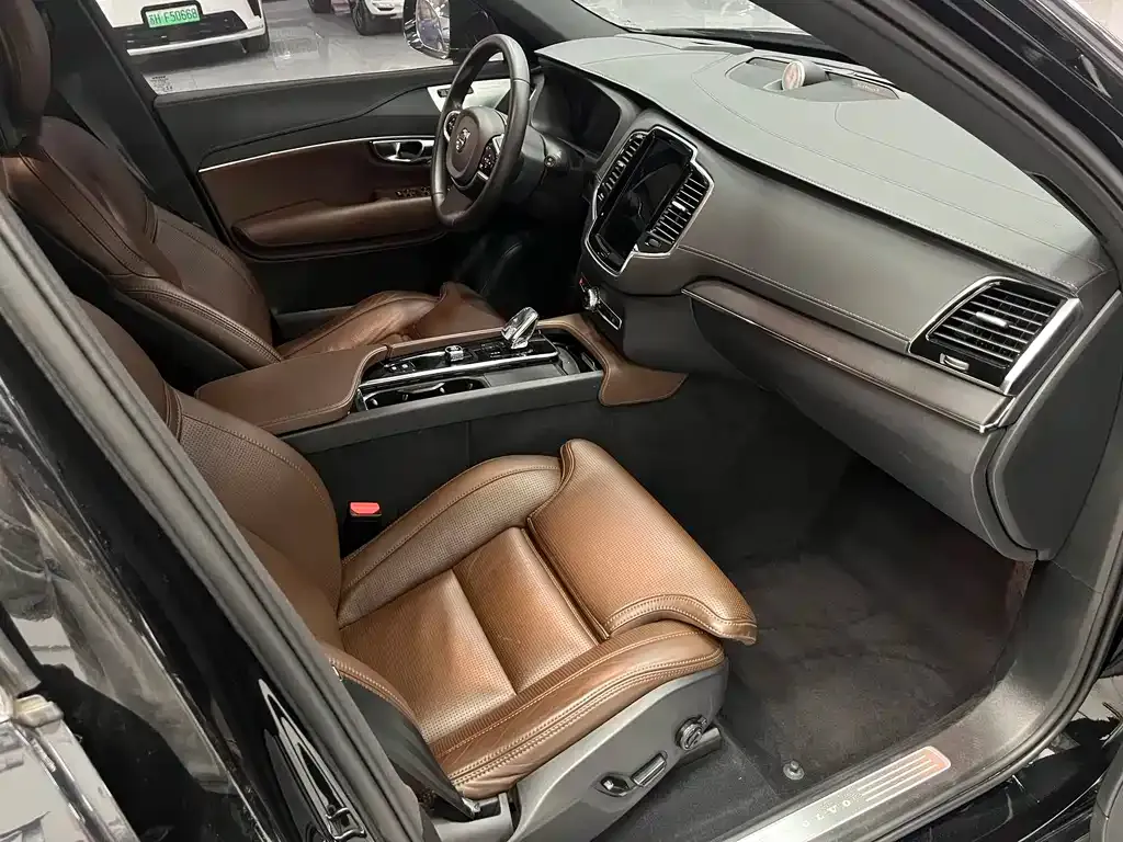 Volvo XC90 — фото 10