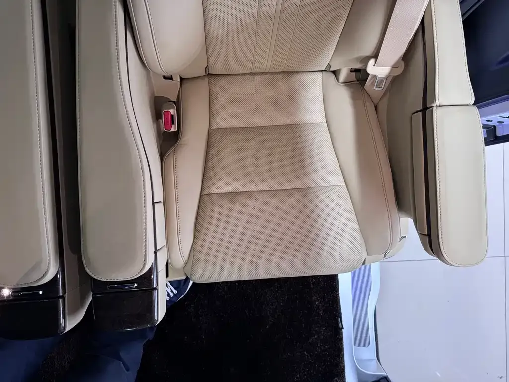 Toyota Alphard — фото 10