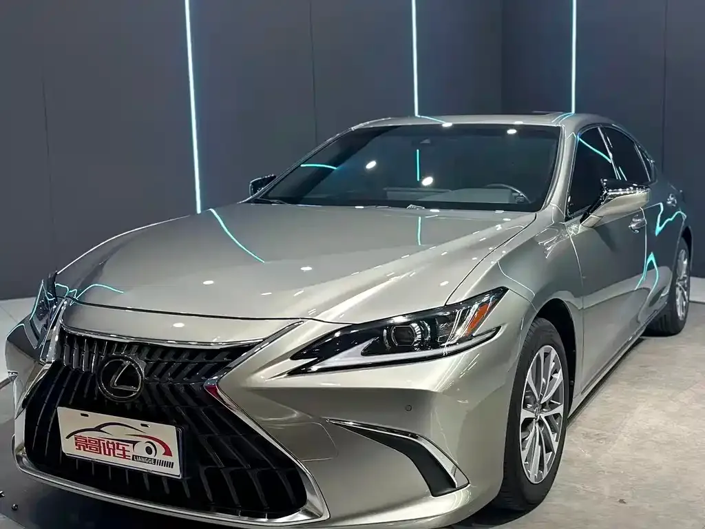 Lexus ES — фото 1