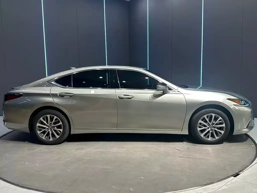 Lexus ES — фото 7