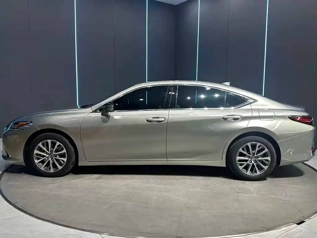 Lexus ES — фото 10