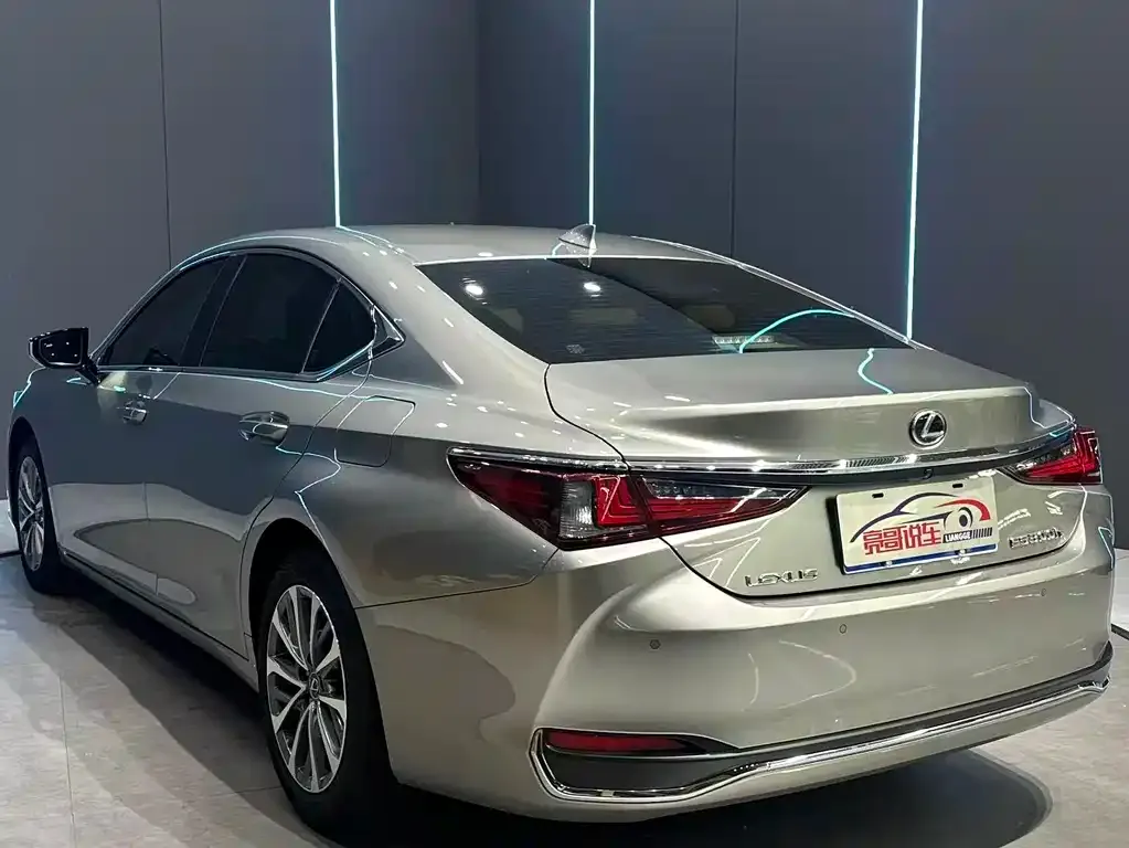 Lexus ES — фото 4