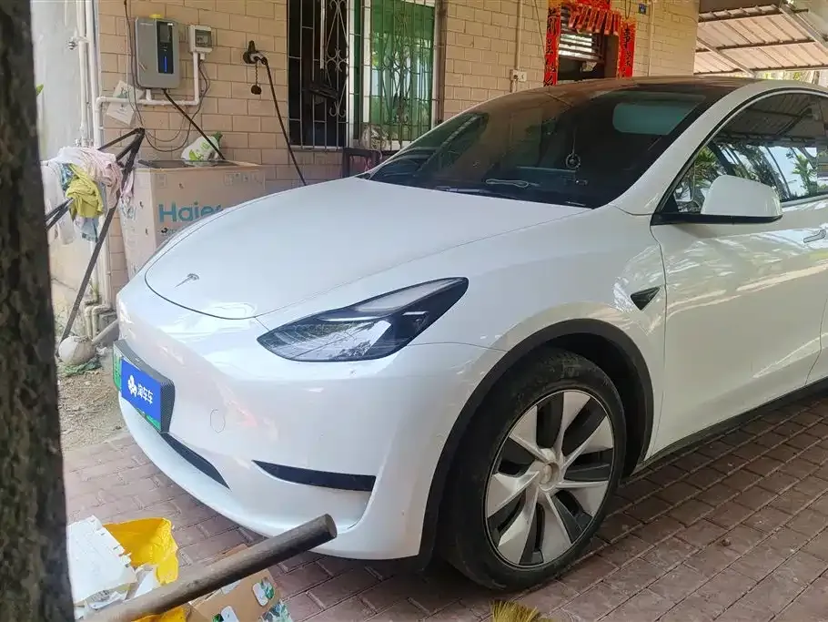 Tesla Model Y — фото 8