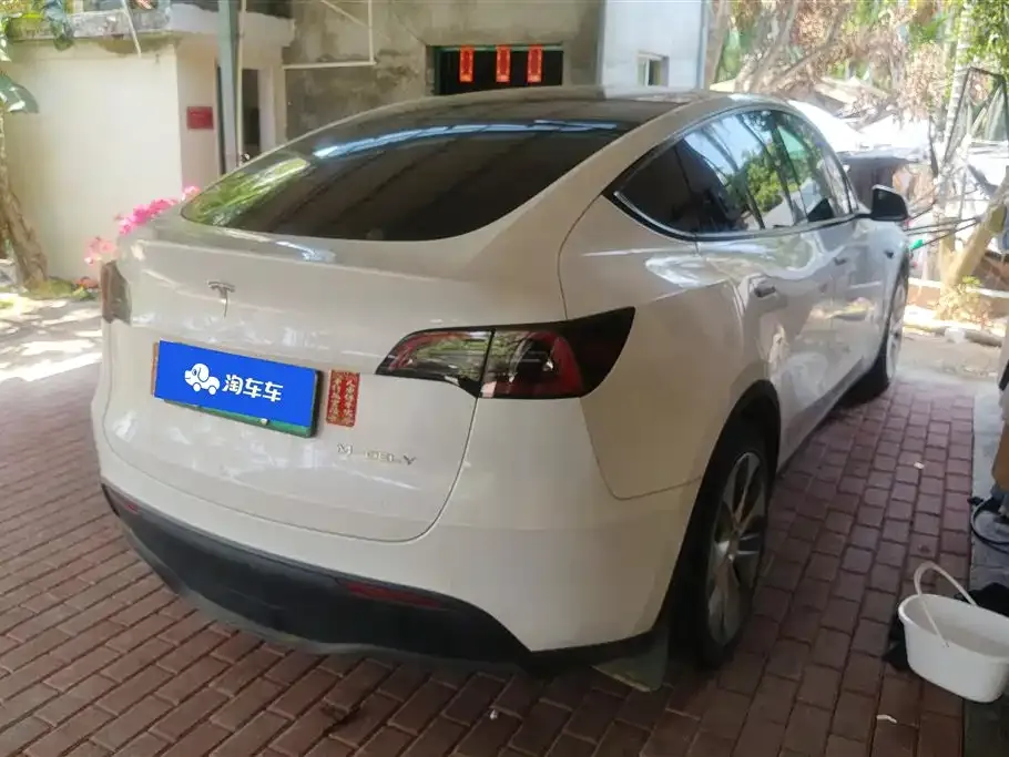 Tesla Model Y — фото 10