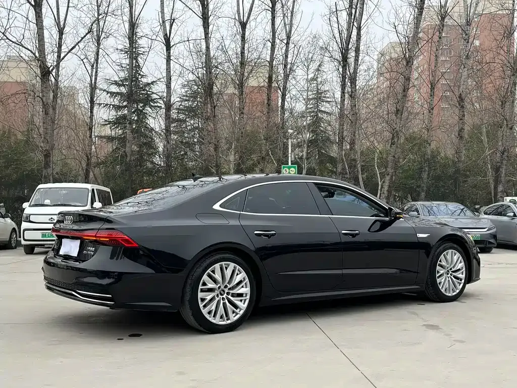 Audi A7L — фото 10