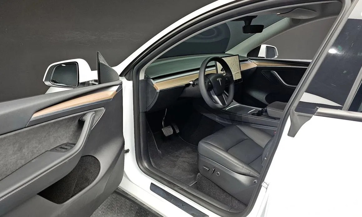 Tesla Model Y — фото 6