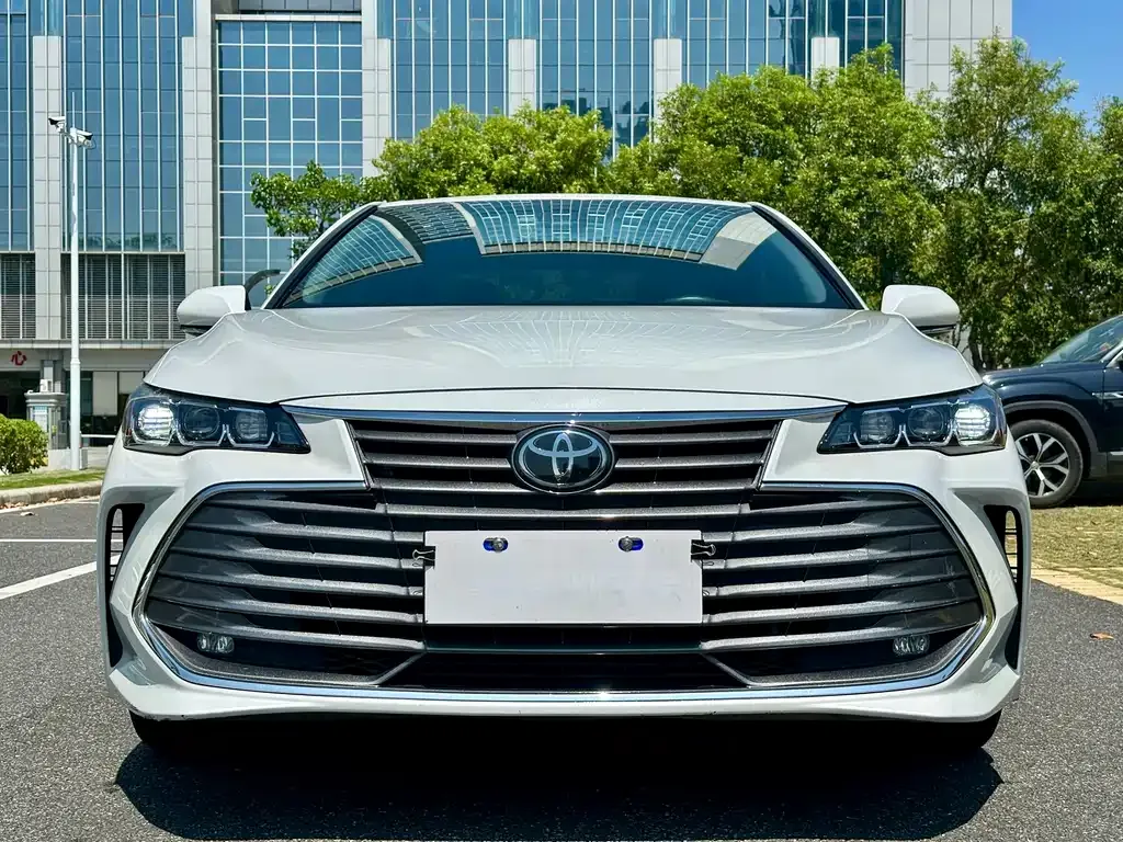 Toyota Avalon — фото 9