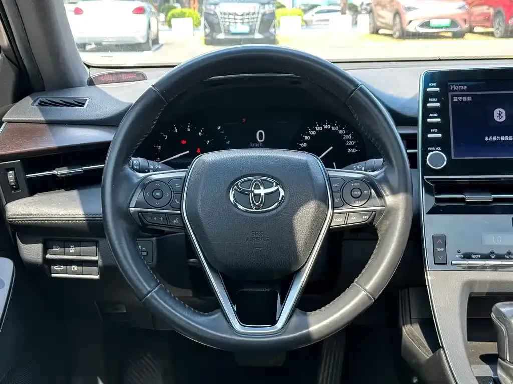 Toyota Avalon — фото 2