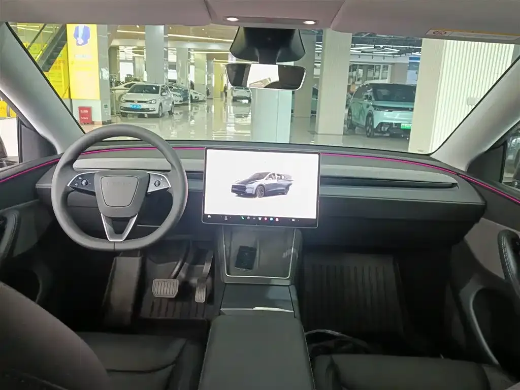 Tesla Model Y — фото 10