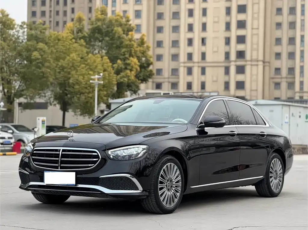 Mercedes-Benz E-Class — фото 1