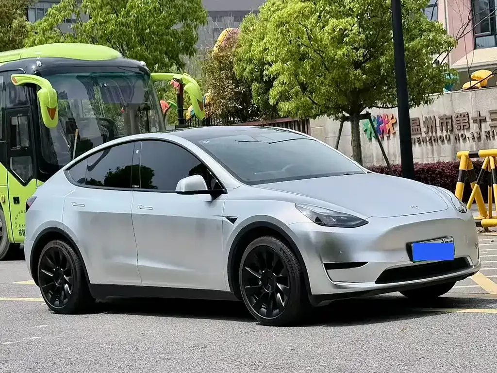 Tesla Model Y — фото 8