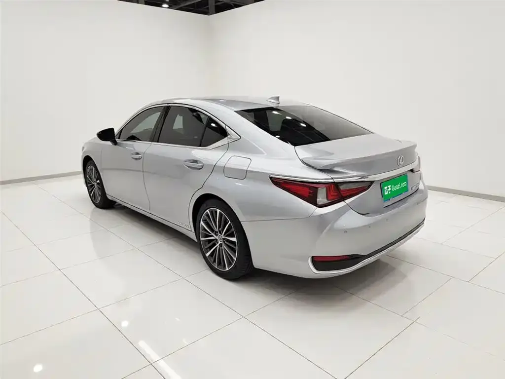Lexus ES — фото 10