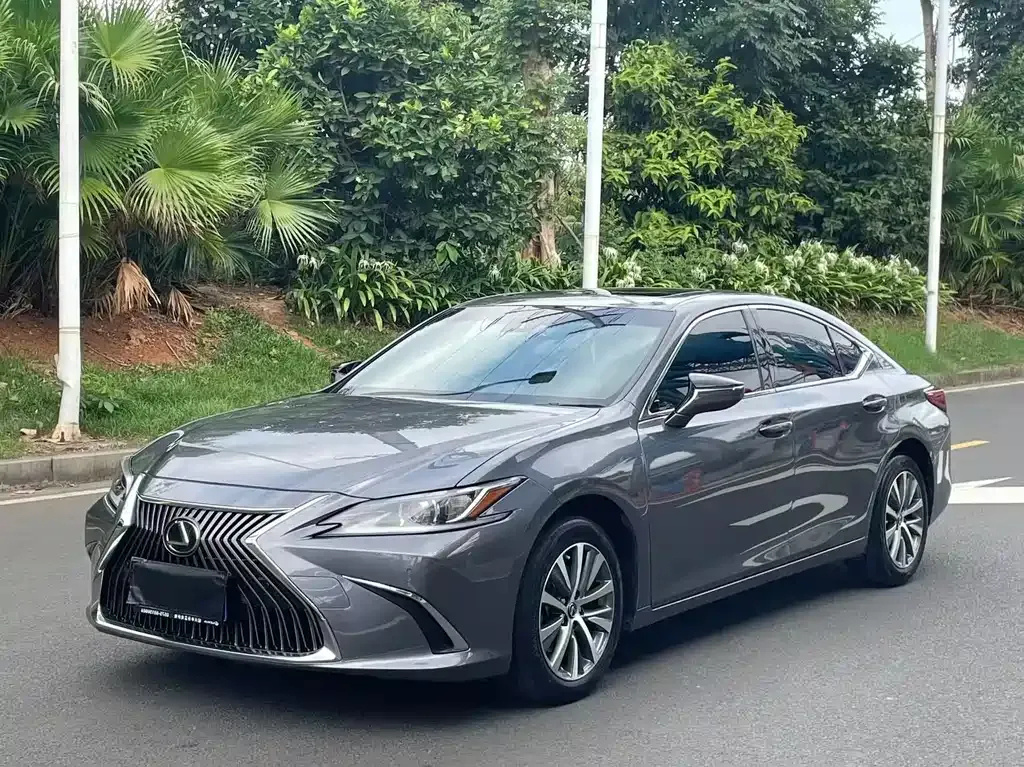 Lexus ES — фото 1