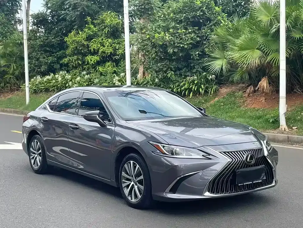 Lexus ES — фото 8