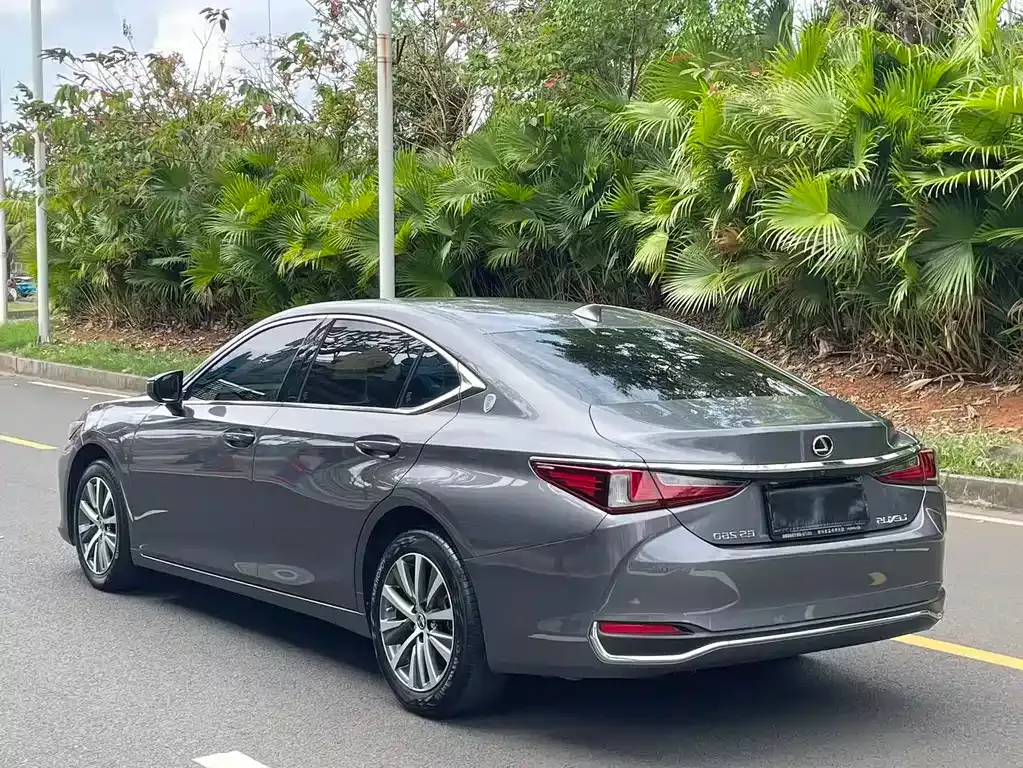 Lexus ES — фото 9
