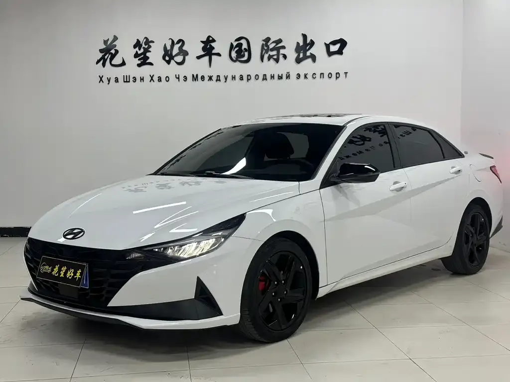 Hyundai Elantra — фото 1
