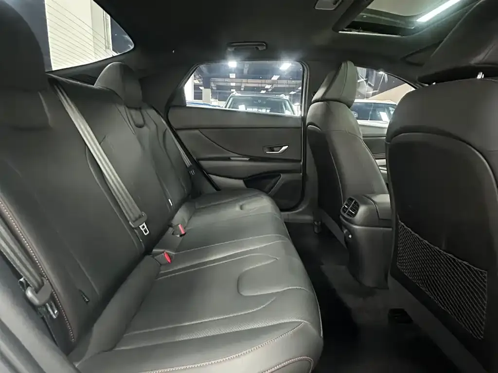Hyundai Elantra — фото 3
