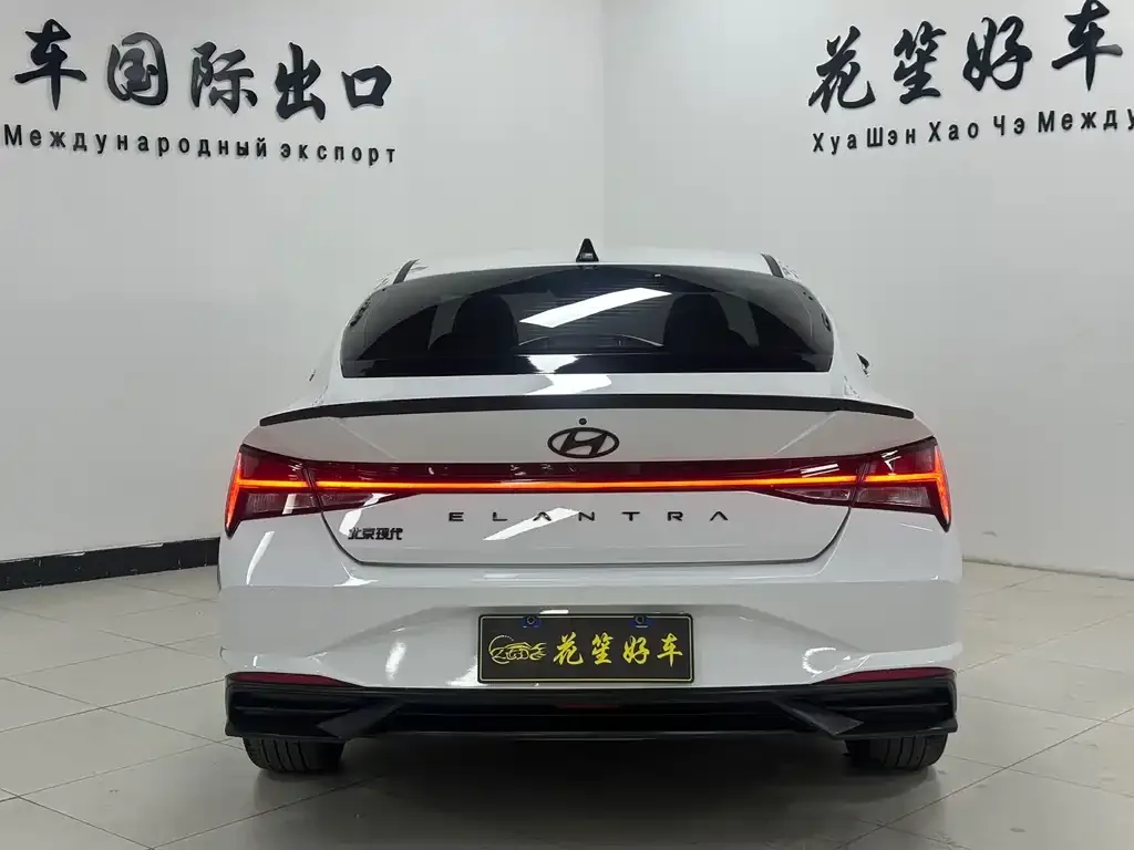 Hyundai Elantra — фото 2