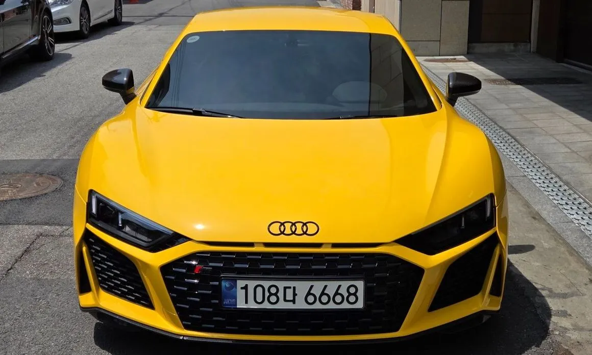 Audi R8