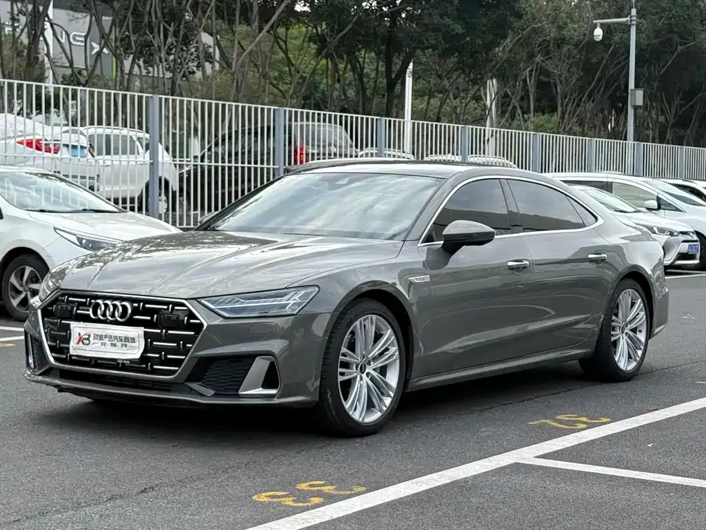 Audi A7L — фото 1