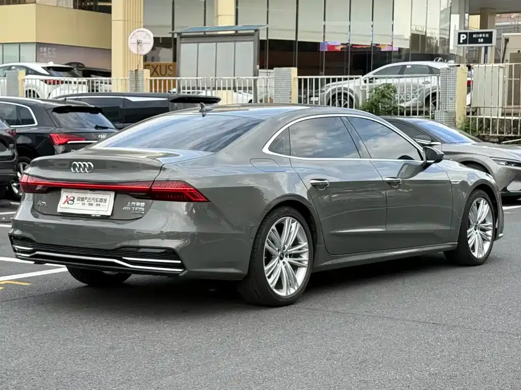 Audi A7L — фото 9