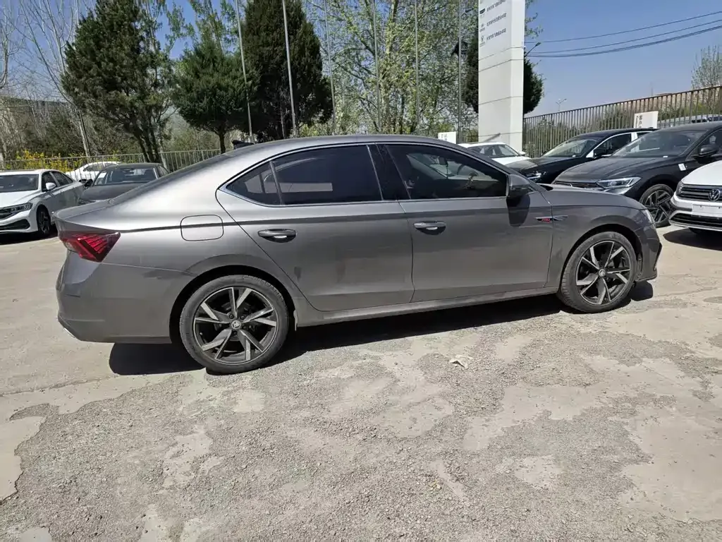 Skoda Octavia — фото 9